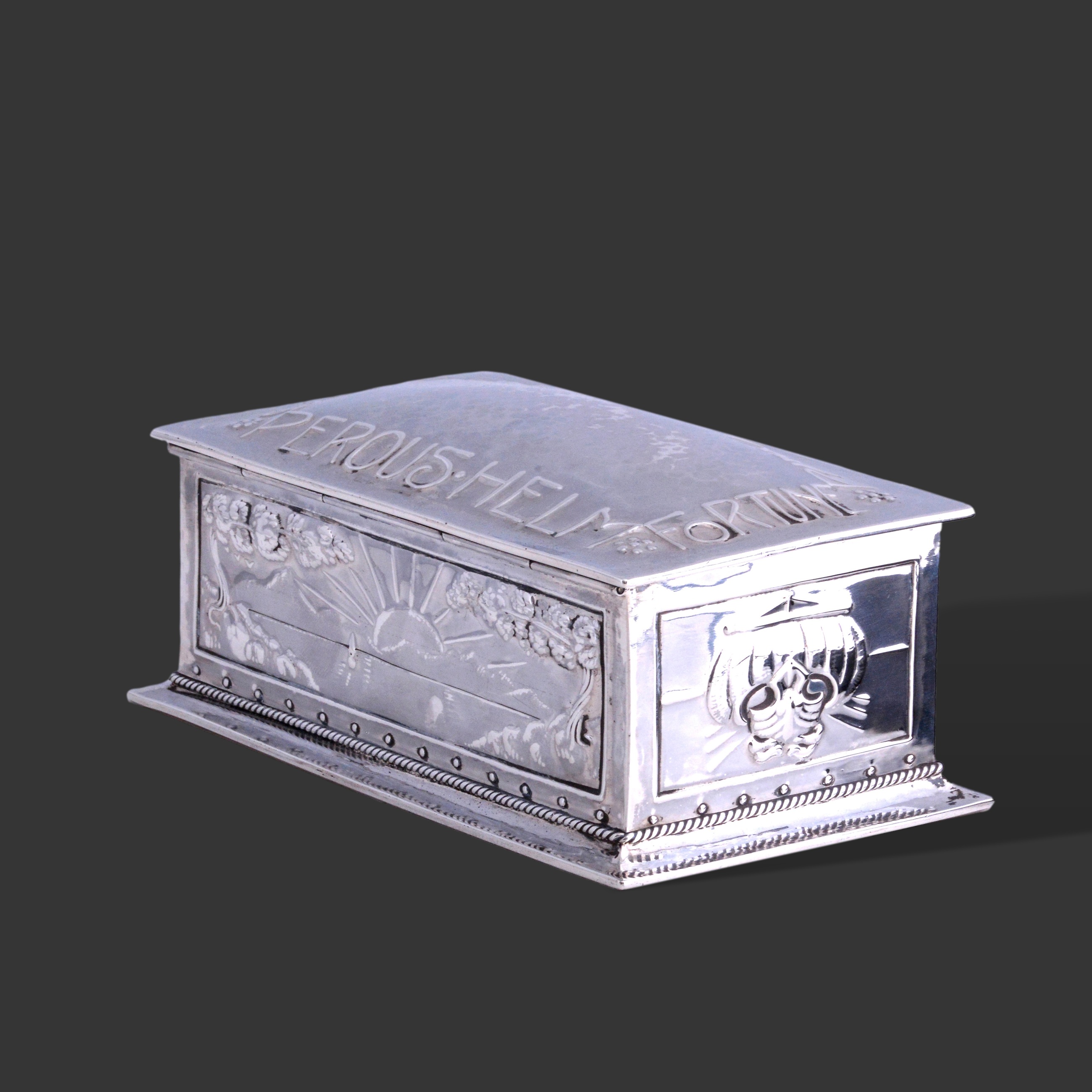 An A E Jones silver arts and crafts casket - Image 3