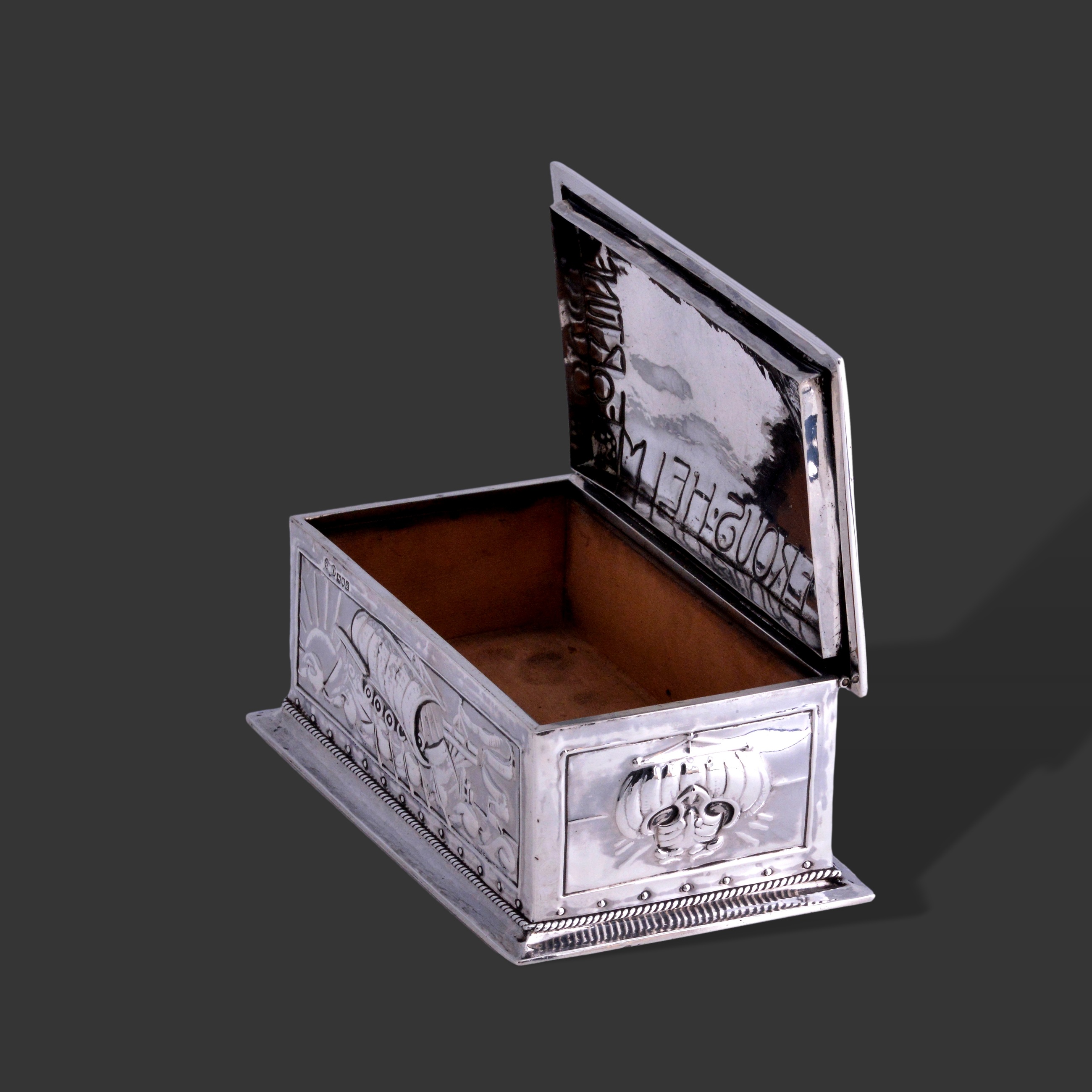 An A E Jones silver arts and crafts casket - Image 4