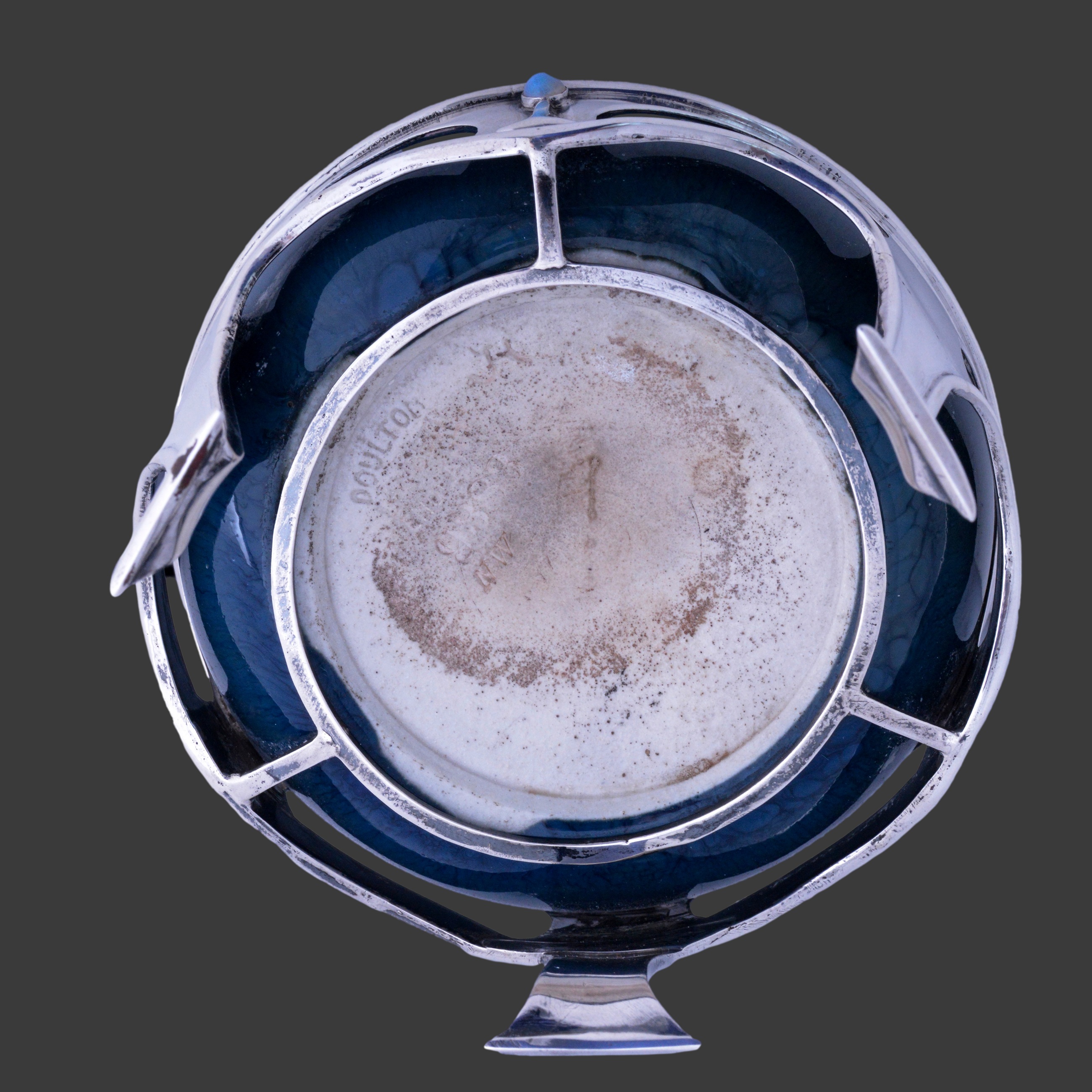 A Kate Harris art nouveau sapphire and opal set silver inkwell - Image 4