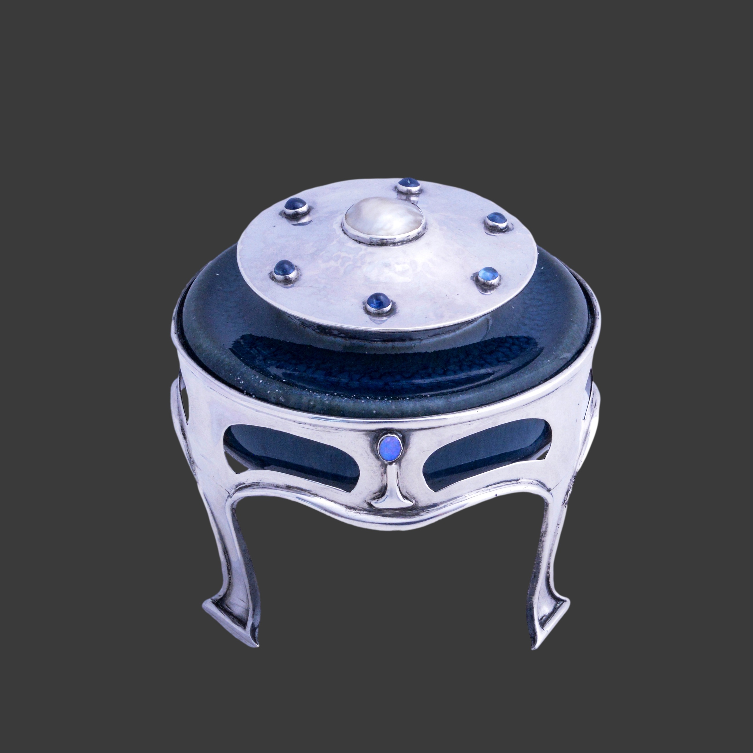 A Kate Harris art nouveau sapphire and opal set silver inkwell - Image 3