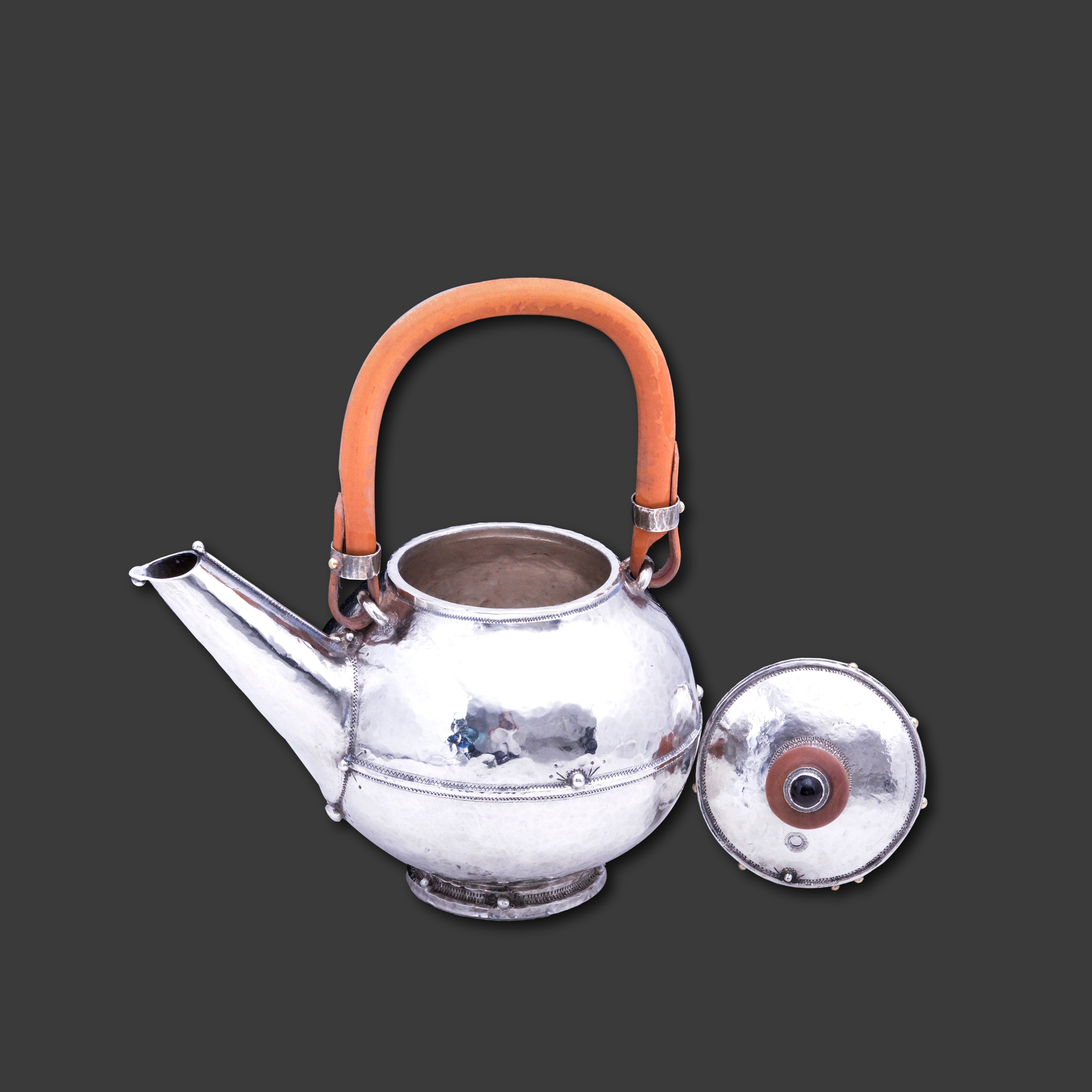 A Michael Allen Bolton silver teapot - Image 3